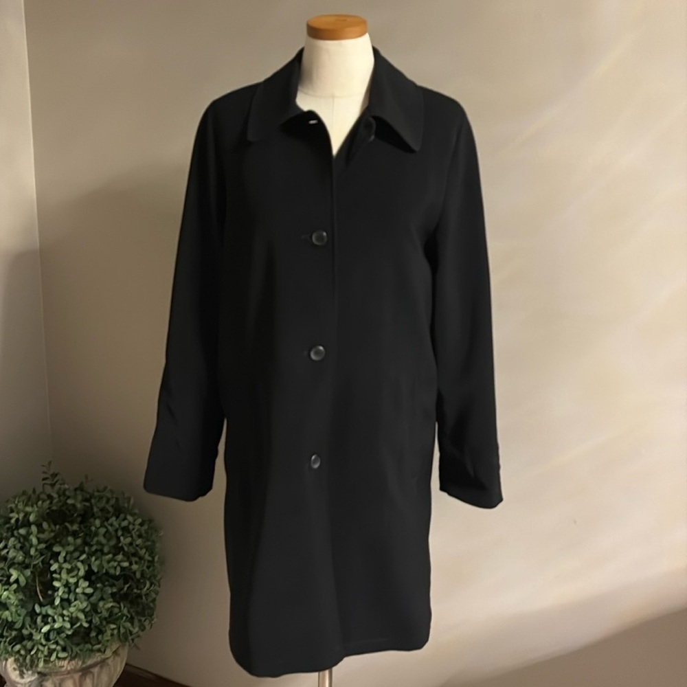 London Fog women’s black light coat 3 button front closure collared / pockets S